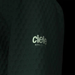 Ciele Athletics U VLVMockneck - Janium 15 Ciele Athletics U VLVMockneck - Janium -Ciele Athletics CLUVLVM CW EM001 UVLVMockneck Janium 2024 D4 ZOOMD