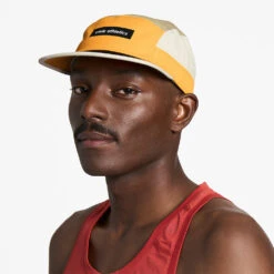 Ciele Athletics GOCap - Field - Iconic Bar - Clementine -Ciele Athletics U 2 CA 0060 OR003 GOCap Field IconicBar Clementine Sand D1 2025 STUD2