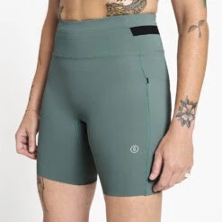 Ciele Athletics W FSTTight Short 7" - Silver Pine -Ciele Athletics W 1 TG 0049 GN005 W FSTTightShort7 SilverPine D1 2025 STUD1