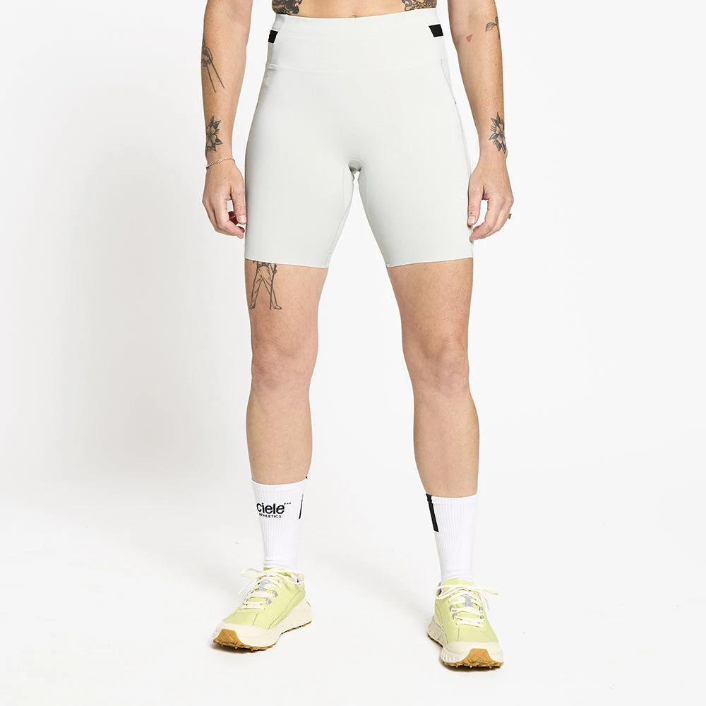 Ciele Athletics W FSTTight Short 7" - Light Grey 4 Ciele Athletics W FSTTight Short 7" - Light Grey - Image 2
