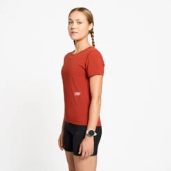 Ciele Athletics W DLYTShirt - Clay -Ciele Athletics W 1 TS 0031 OR001 W DLYTShirt Clay D1 2025 STUD2